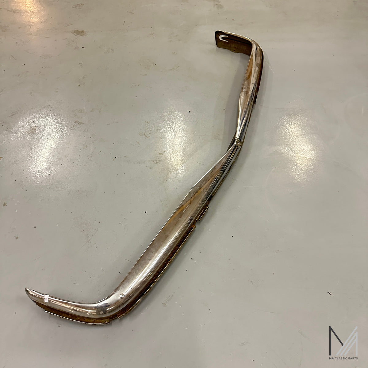 Mercedes-Benz W114 W115 /8 Stoßstange Chrom gebraucht – Ansicht 4