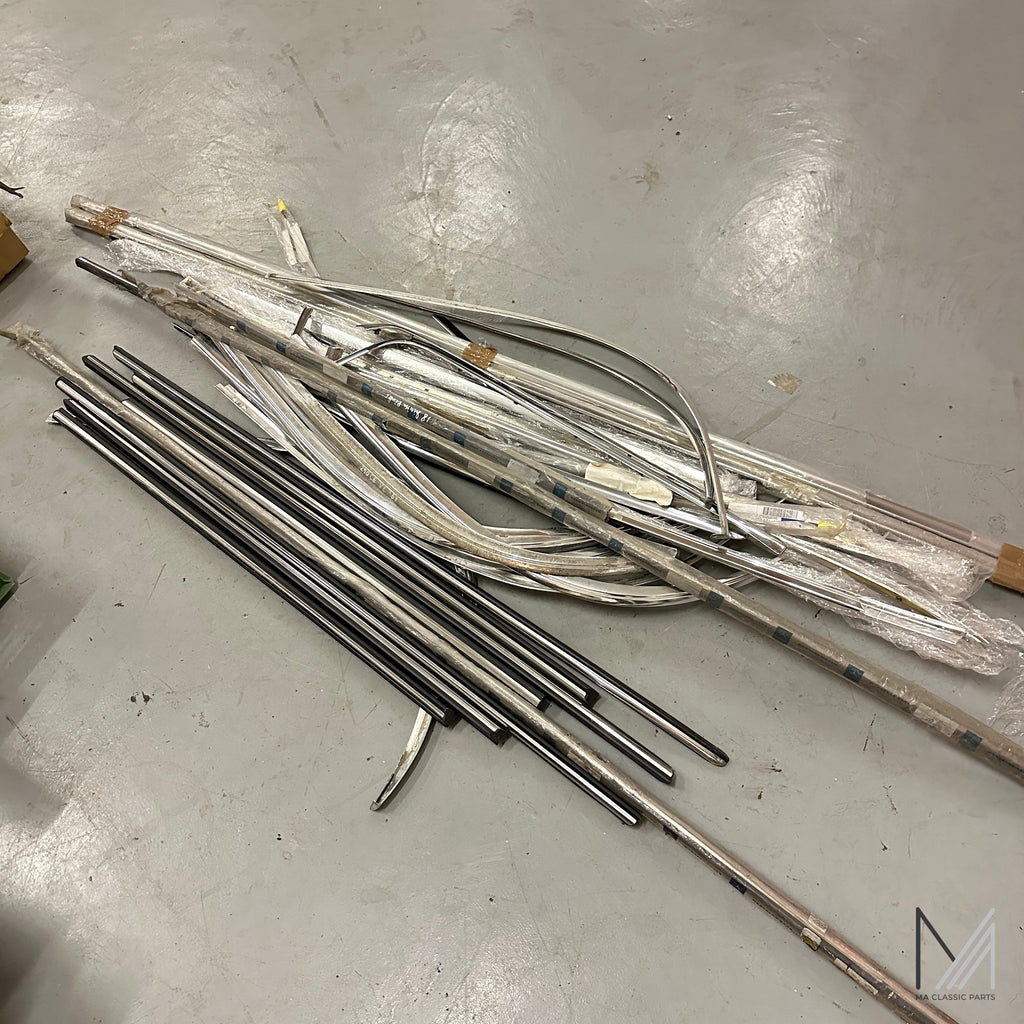 Mercedes-Benz /8 W114 W115 W123 Chromleisten Konvolut, teils NOS – A1156730565