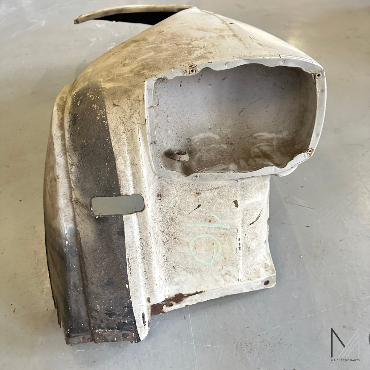 Mercedes-Benz W114 W115 /8 Kotflügel vorne rechts weiß – Ansicht 2