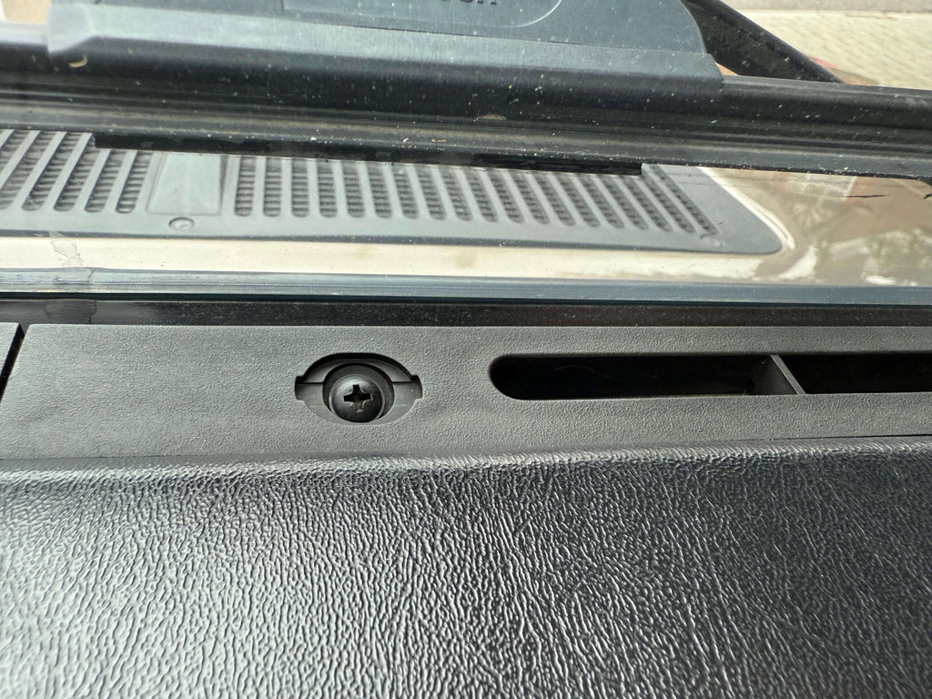 Mercedes-Benz Armaturenbrett-Schraubenabdeckungen 10er-Satz G-Klasse W463 NEU – A4636890030 – Ansicht 5
