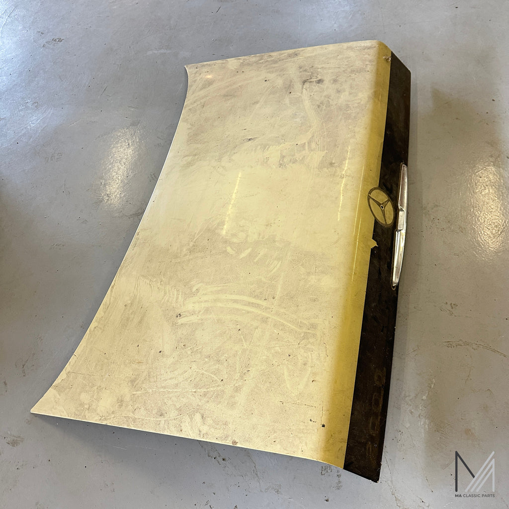Mercedes-Benz W114 W115 /8 Kofferraumdeckel mit Griff und Stern – Ansicht 2