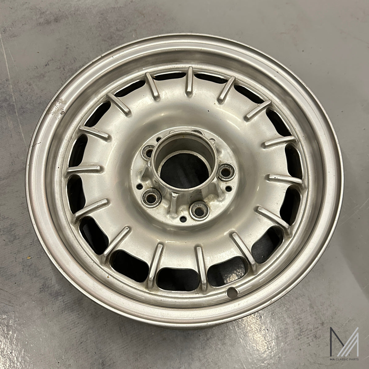 Mercedes-Benz Barock Felge 6x14 ET30 A1084000902 W108 W114 W123