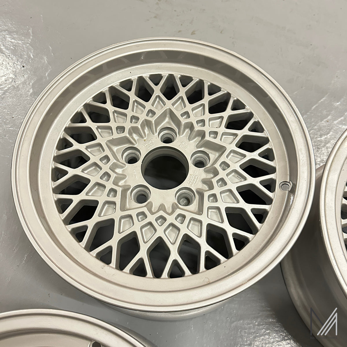 AMIL Kreuzspeichen Alufelgen Satz 7x15 5-Loch Mercedes Made in Belgium – Ansicht 4