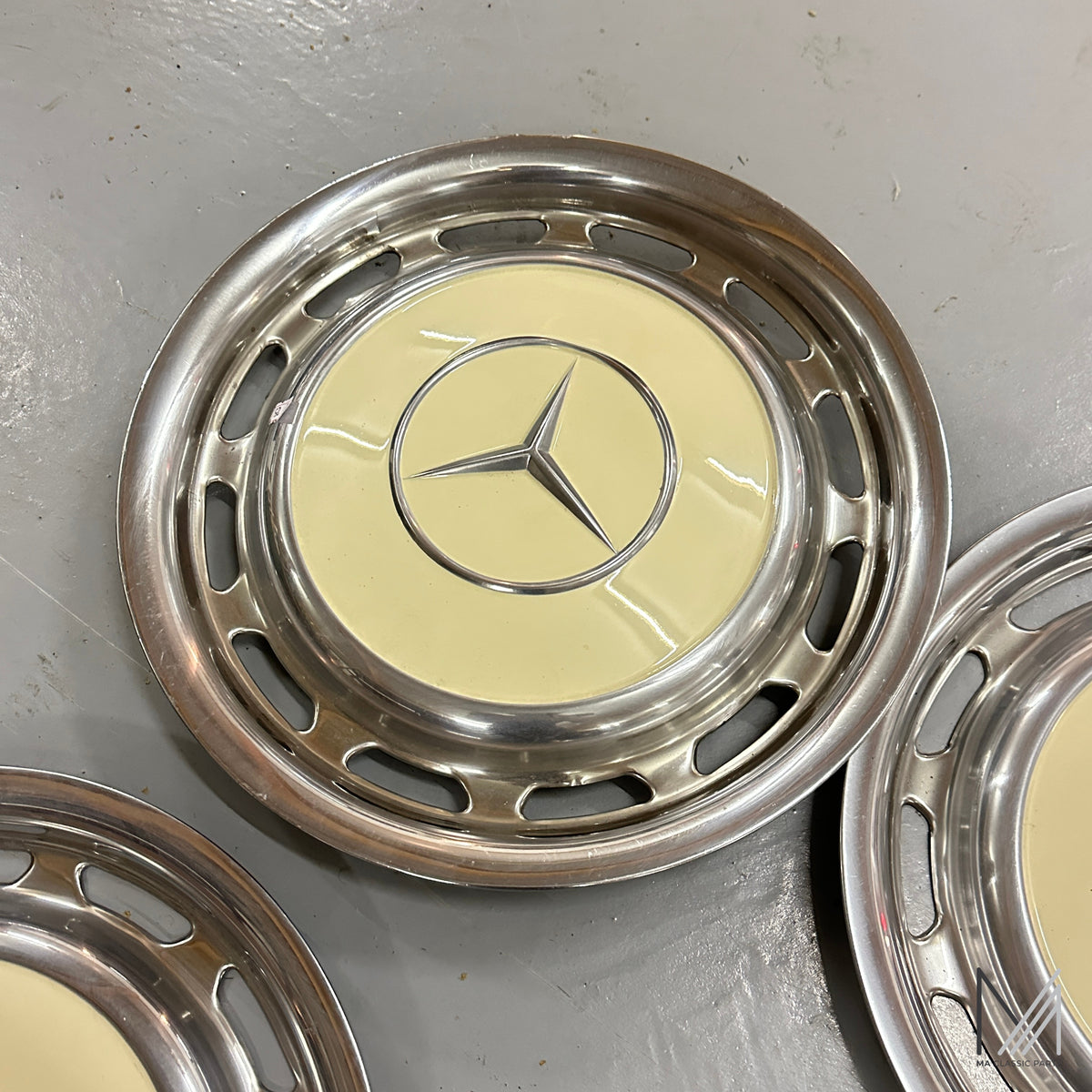 Mercedes-Benz Radkappen Satz 14 Zoll Chrom Elfenbein A1154010324 W114 W123 – Ansicht 5