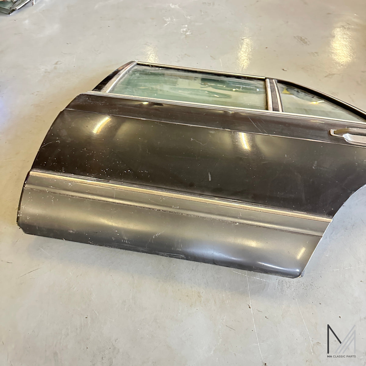 Mercedes-Benz W126 Tür hinten links Limousine anthrazit mit Scheiben – Ansicht 2