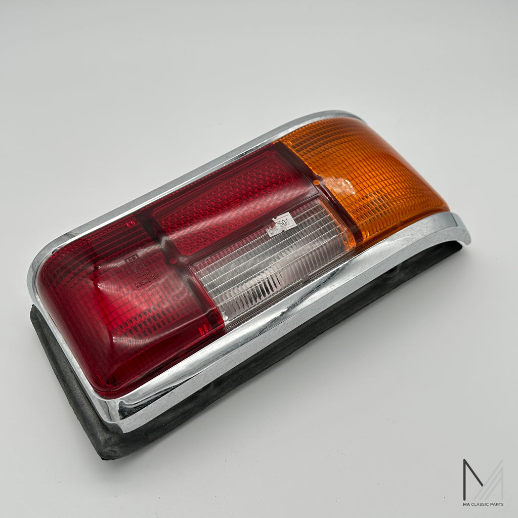 Mercedes-Benz /8 W114 W115 Rückleuchte Chromrahmen 1. Serie gebraucht – A1158260259