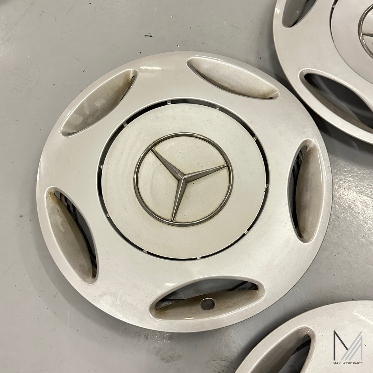 Mercedes-Benz W124 Radzierblenden Satz 15 Zoll Mopf 2 – A1244011424 – Ansicht 3