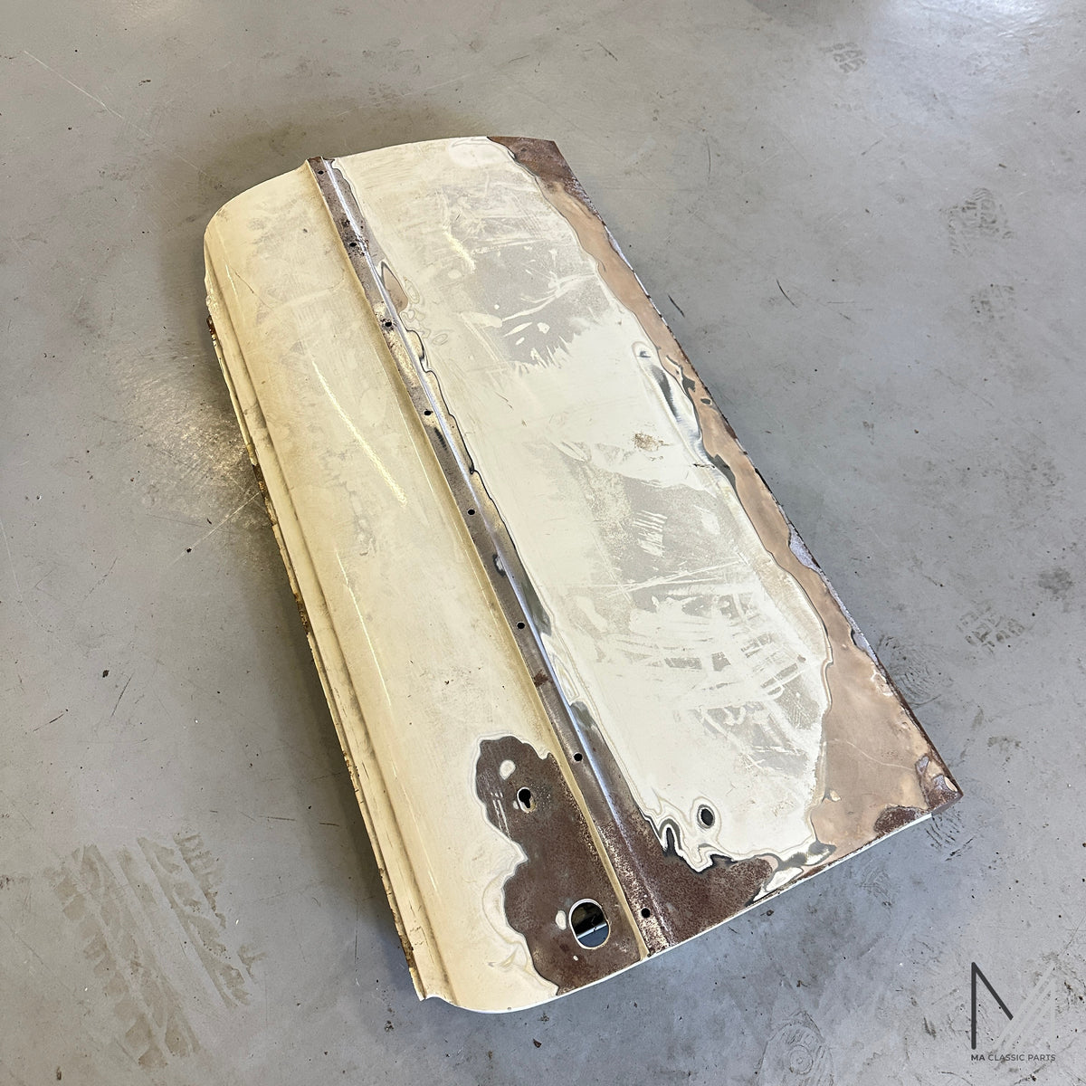 Mercedes-Benz W114 /8 Coupé Tür links – Restaurationsbasis – Ansicht 3