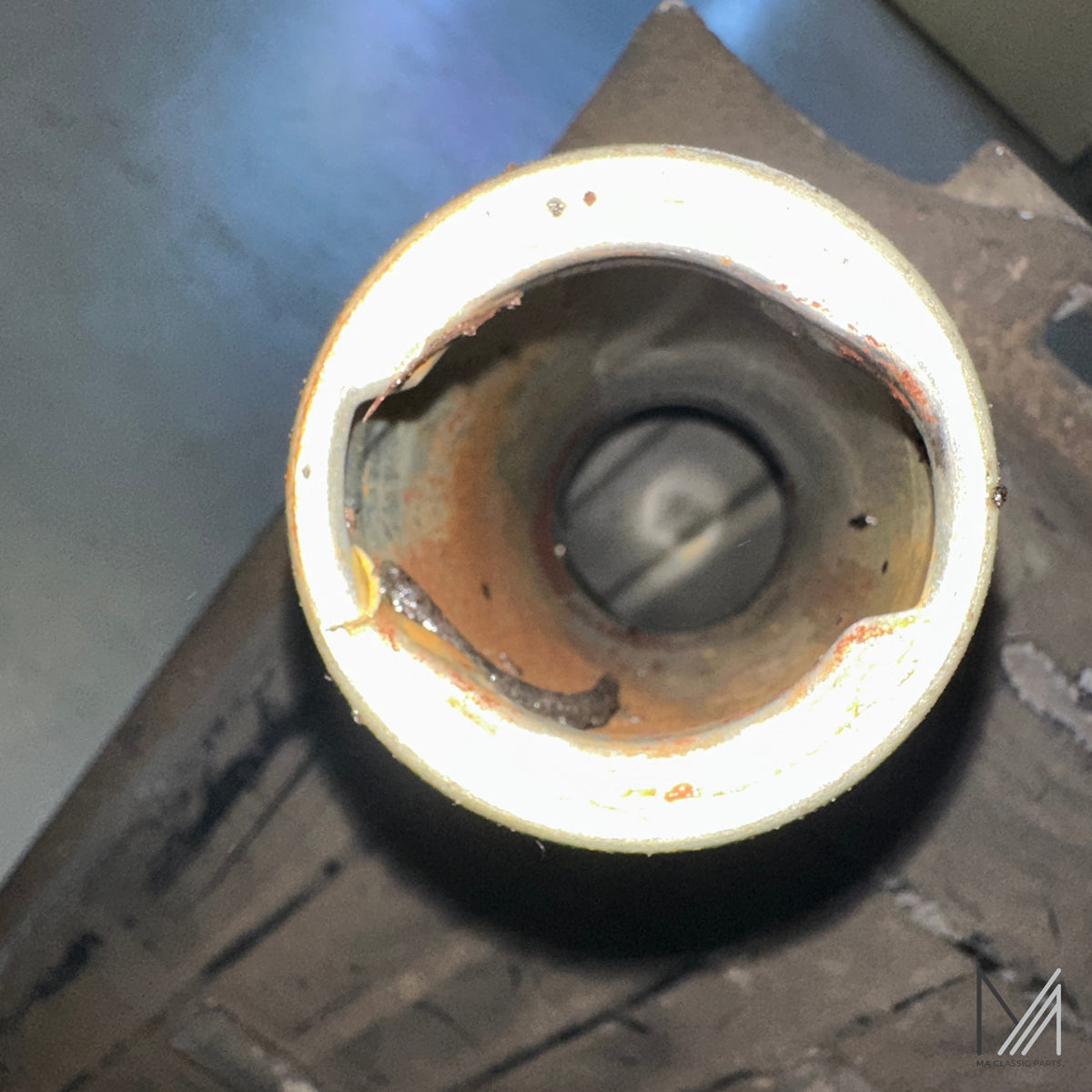 Mercedes-Benz W114 W115 /8 Kraftstofftank Tank mit Tankgeber – Ansicht 4
