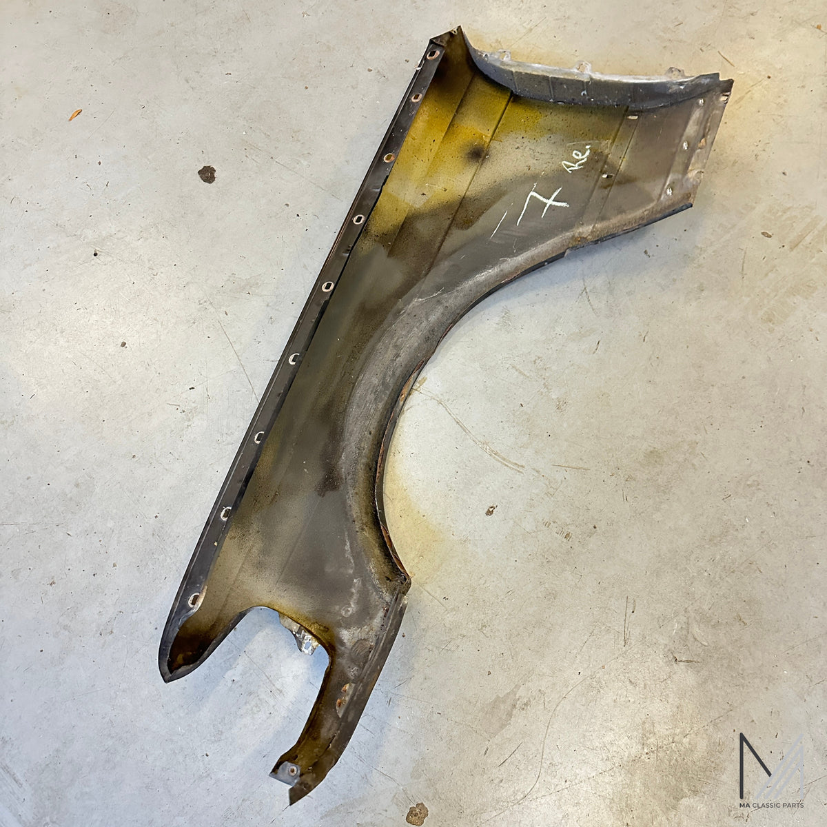 Mercedes-Benz W124 Kotflügel vorne grau metallic gebraucht – Ansicht 3