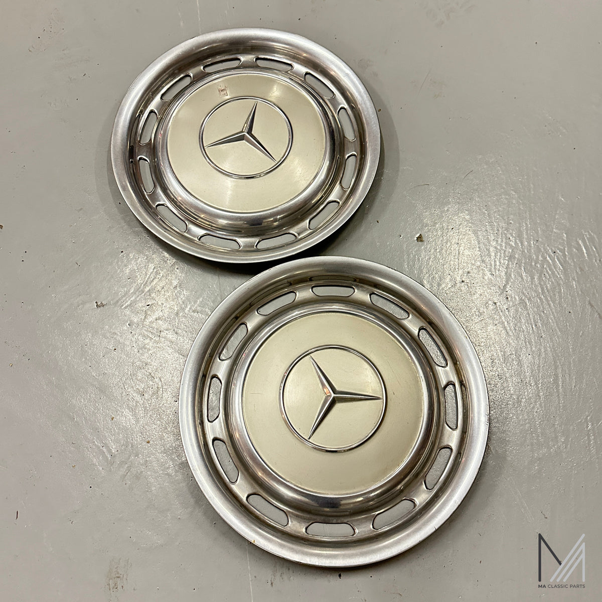 Mercedes-Benz Radkappen Paar 14 Zoll Chrom A1154010324 W114 W115 W123