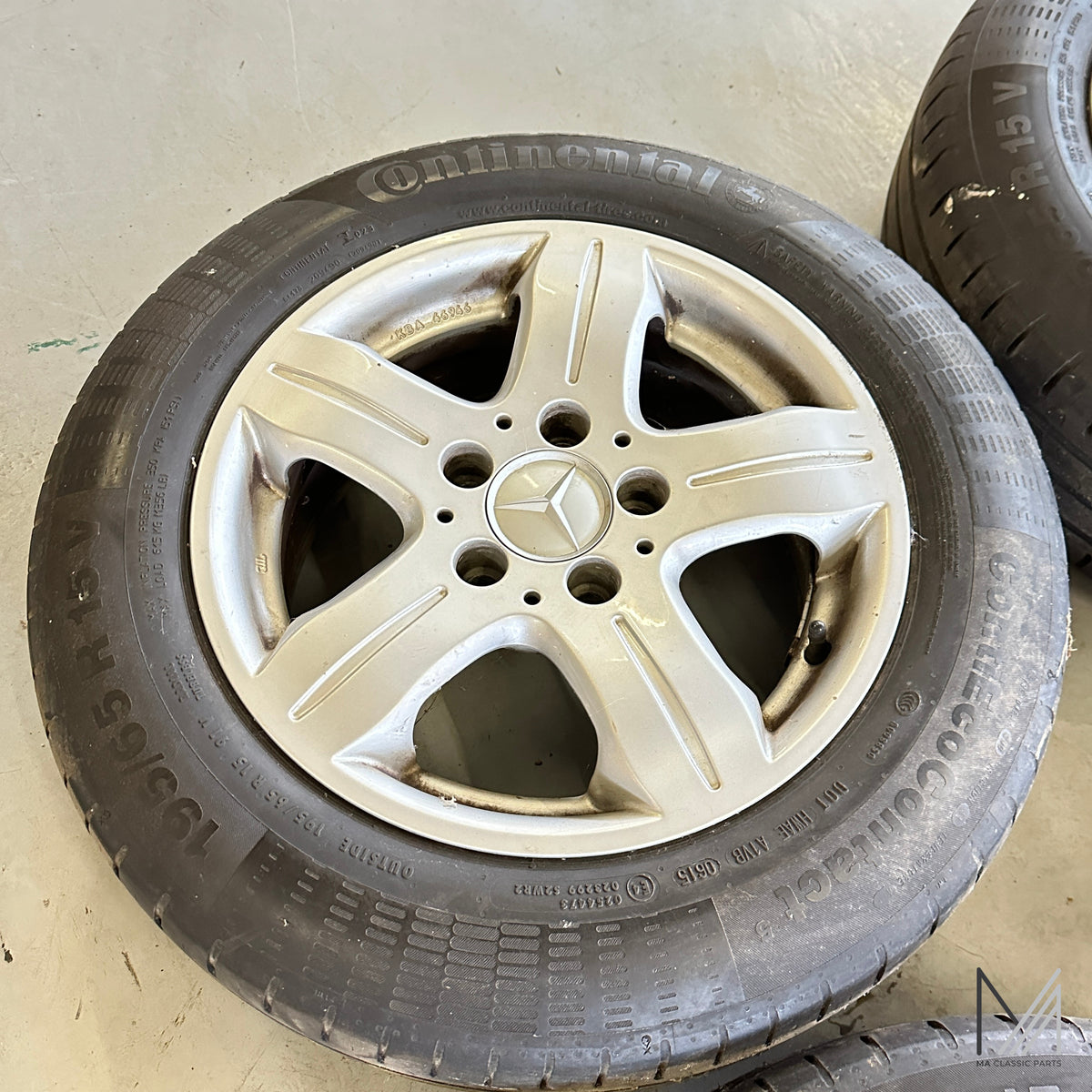 Alufelgen Satz 7x15 ET35 KBA46946 Mercedes 5x112 mit Reifen 195/65 R15 – Ansicht 3