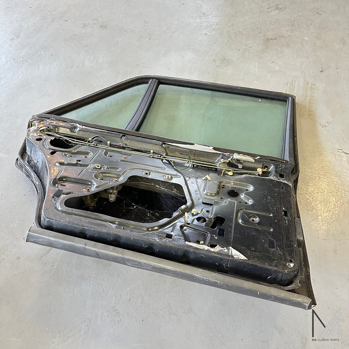 Mercedes-Benz W126 Tür hinten links Limousine anthrazit mit Scheiben – Ansicht 3