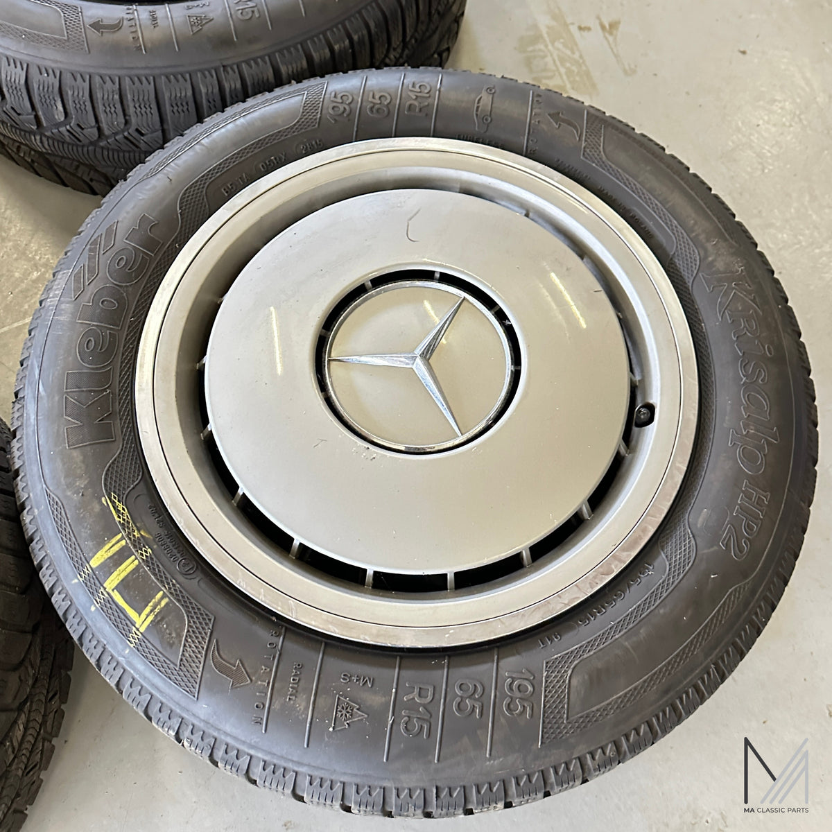Mercedes-Benz W124 Stahlfelgen Satz 15 Zoll mit Radzierblenden + Winterreifen – A1244010924 – Ansicht 3