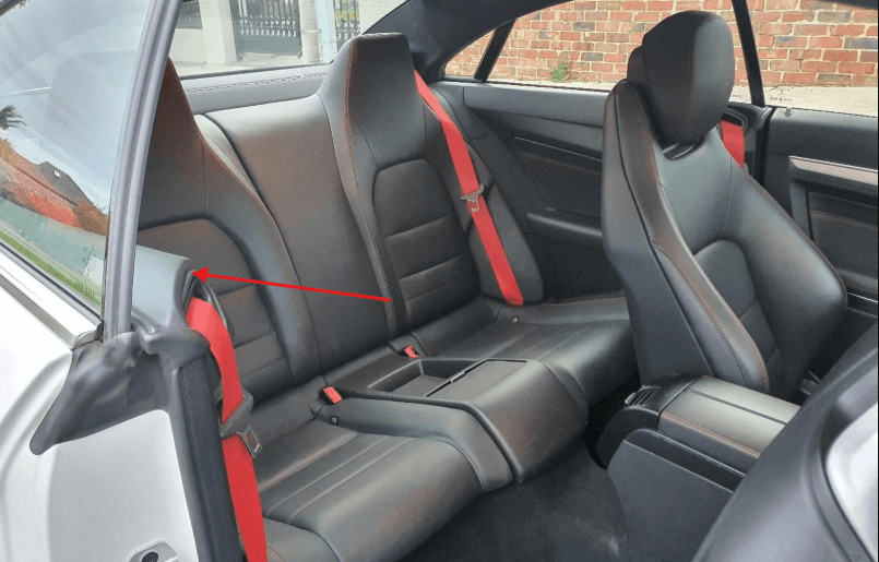 Mercedes-Benz Gurtbringer-Abdeckung W207 NEU – Ansicht 4