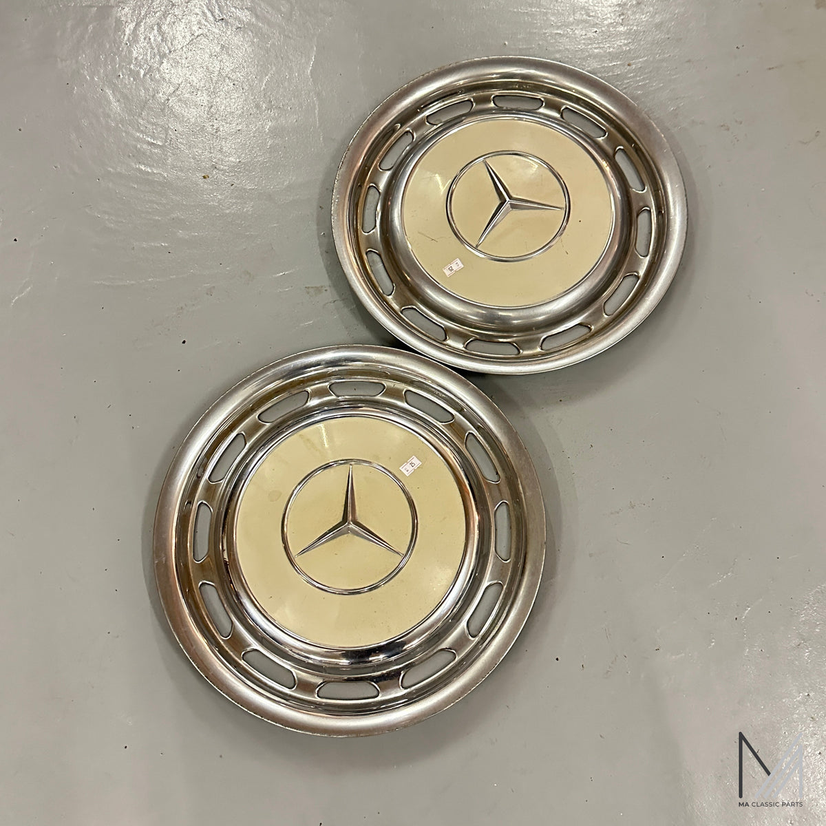 Mercedes-Benz Radkappen Paar 14 Zoll Chrom Beige A1154010324 W114 W123
