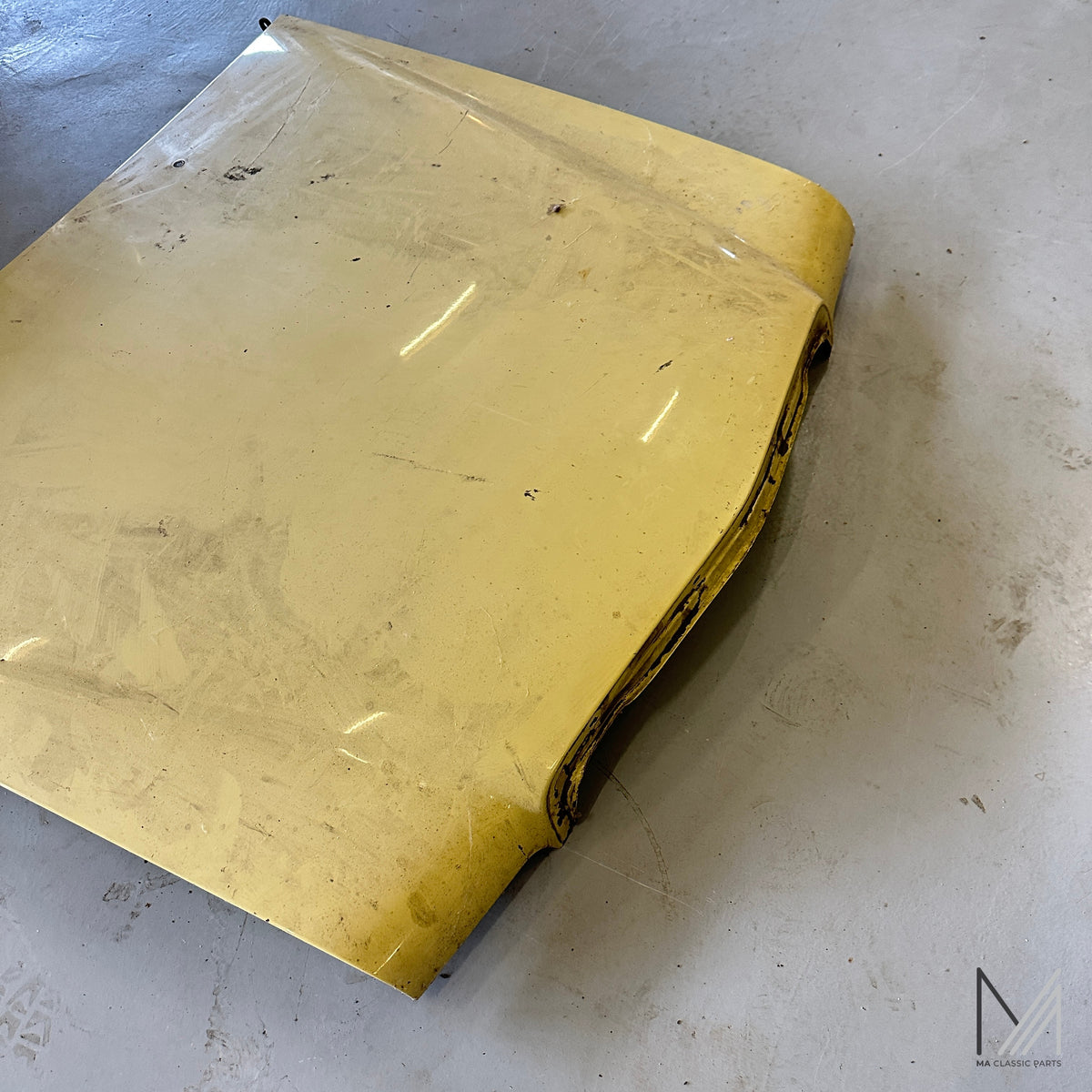 Mercedes-Benz W114 W115 /8 Motorhaube gelb – Ansicht 2