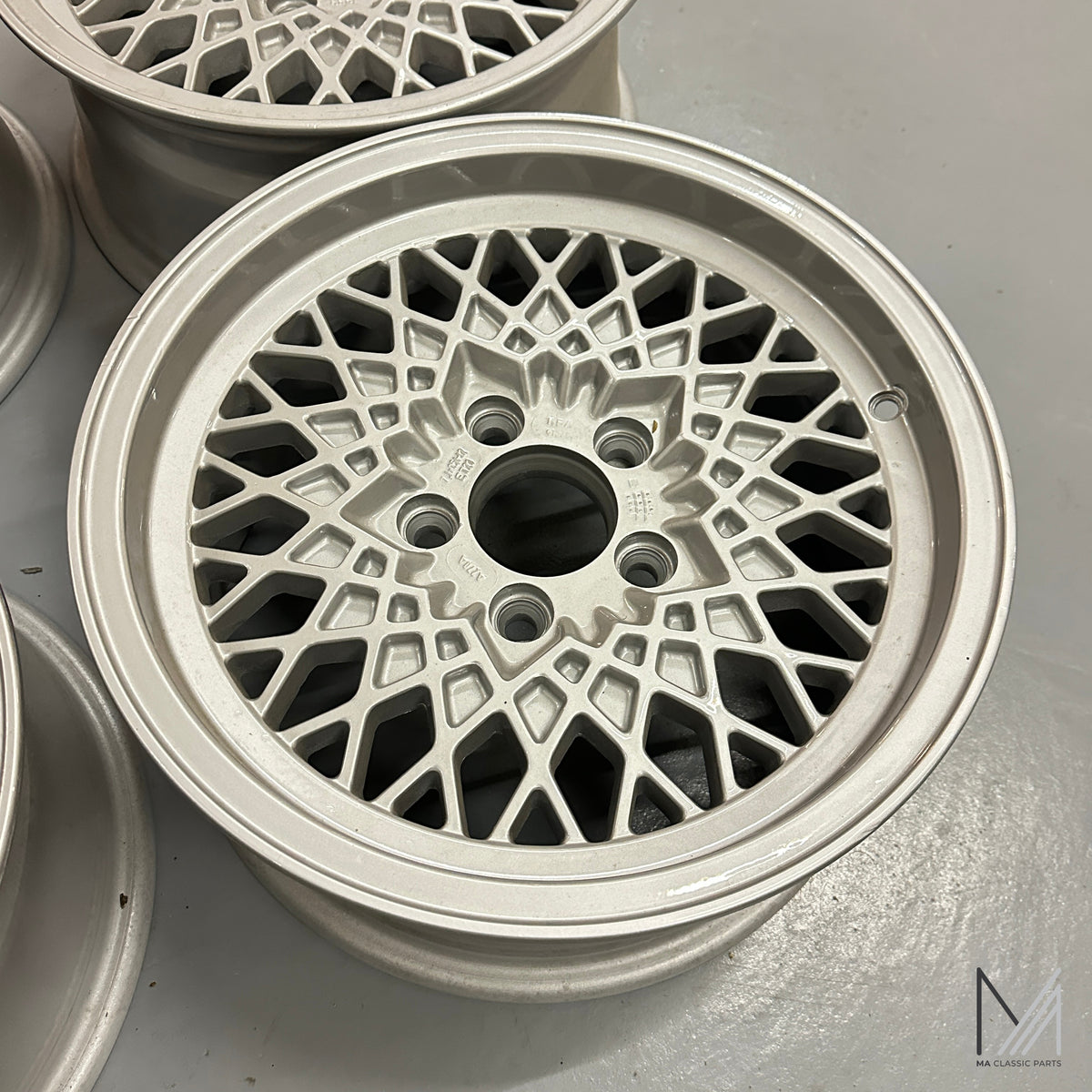 AMIL Kreuzspeichen Alufelgen Satz 7x15 5-Loch Mercedes Made in Belgium – Ansicht 2