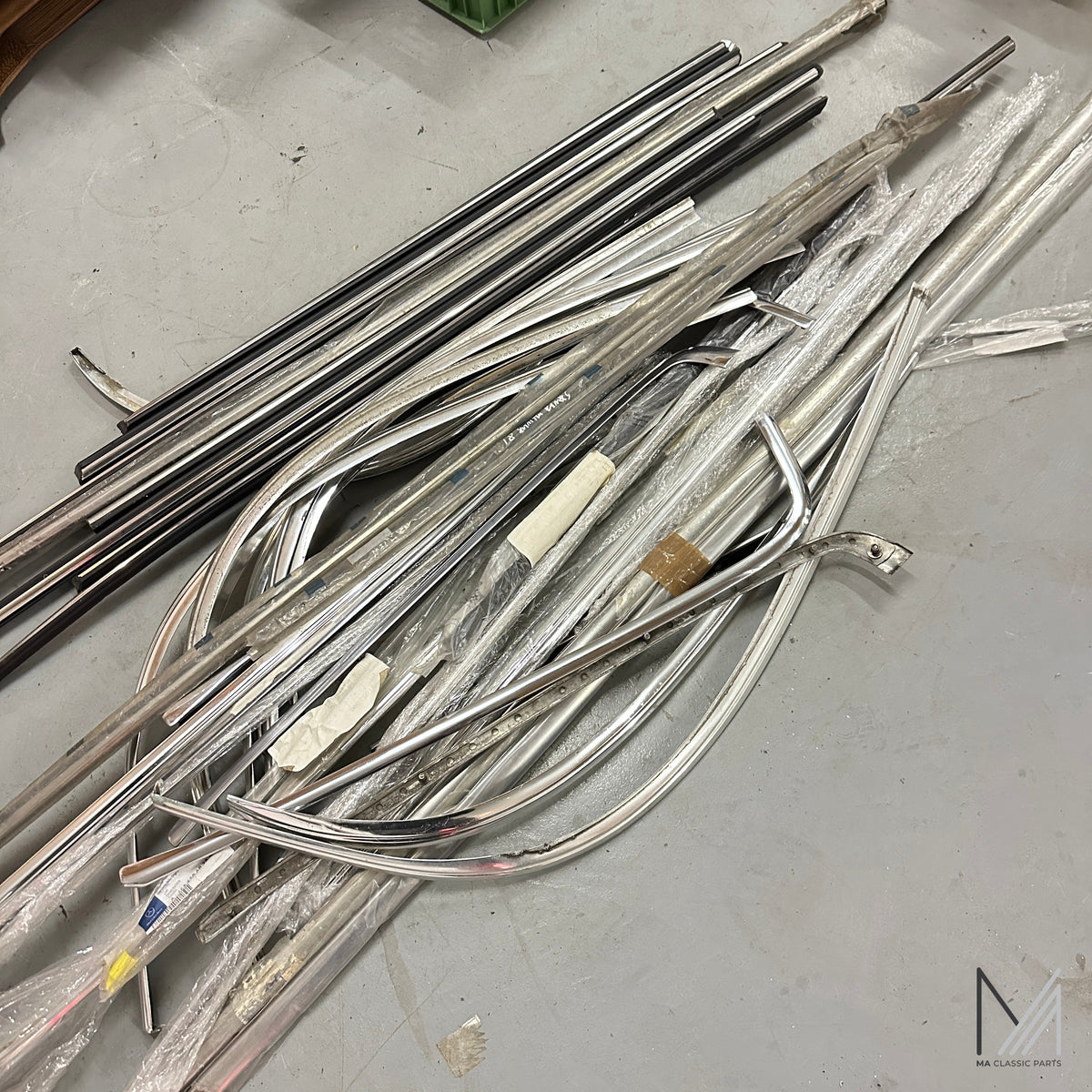 Mercedes-Benz /8 W114 W115 W123 Chromleisten Konvolut, teils NOS – A1156730565 – Ansicht 8