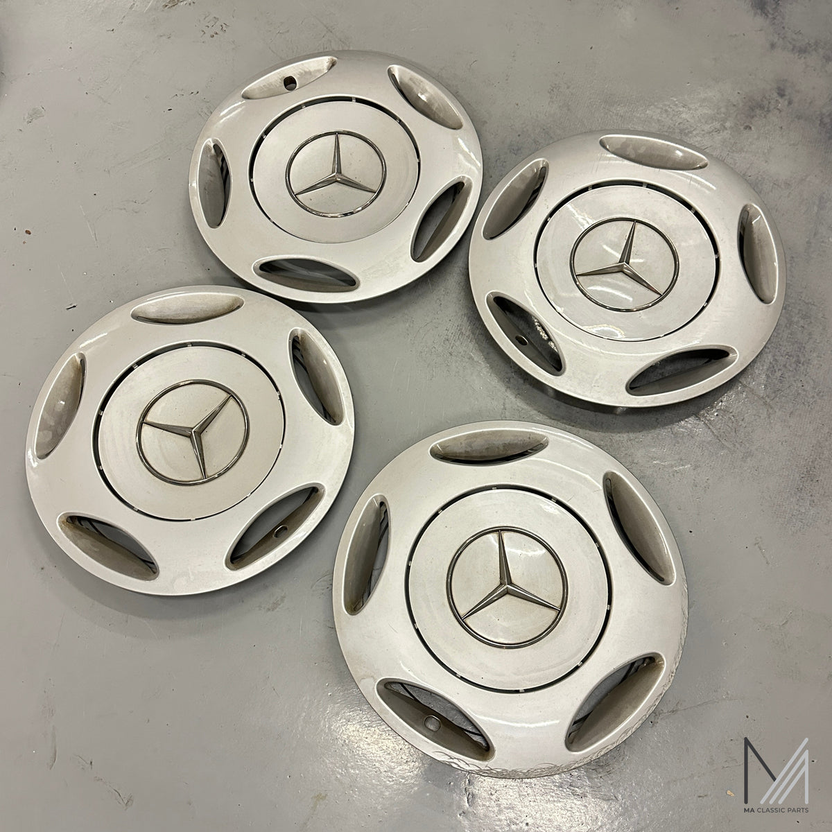 Mercedes-Benz W124 Radzierblenden Satz 15 Zoll Mopf 2 – A1244011424
