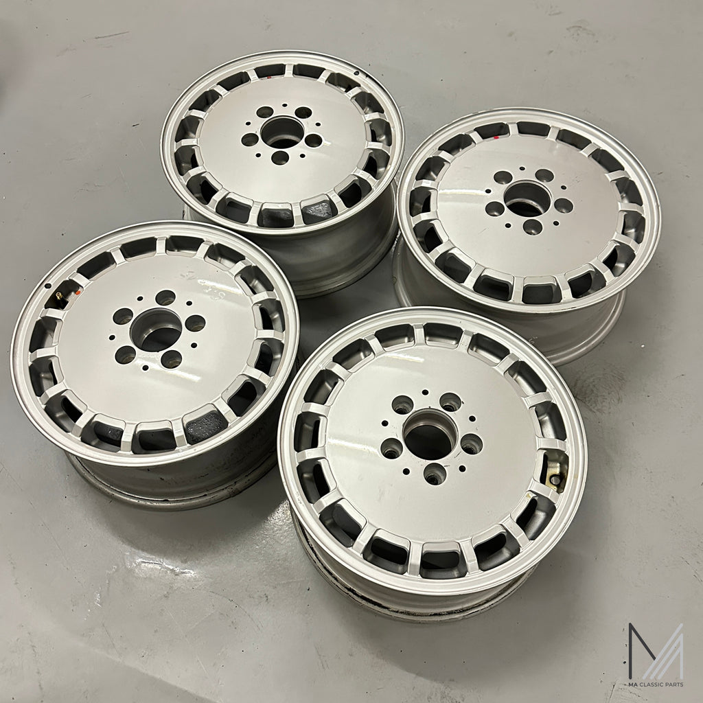 Mercedes-Benz W124 Alufelgen Satz 15-Loch Gullideckel 6,5x15 ET48 – A1244010802