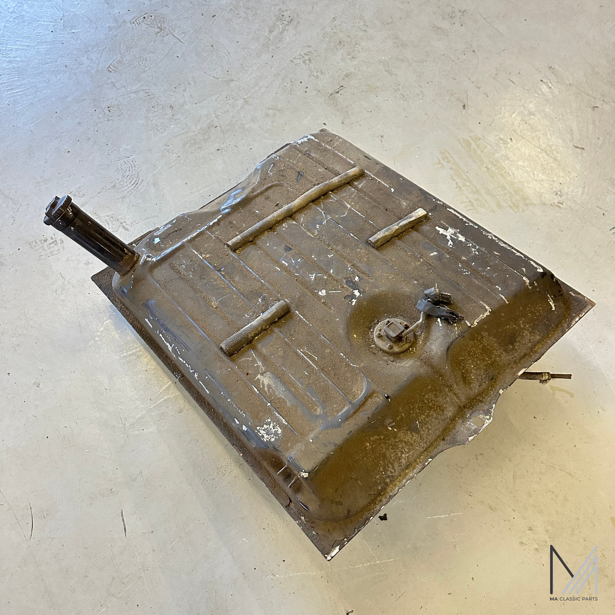 Mercedes-Benz W114 W115 /8 Kraftstofftank Tank mit Tankgeber