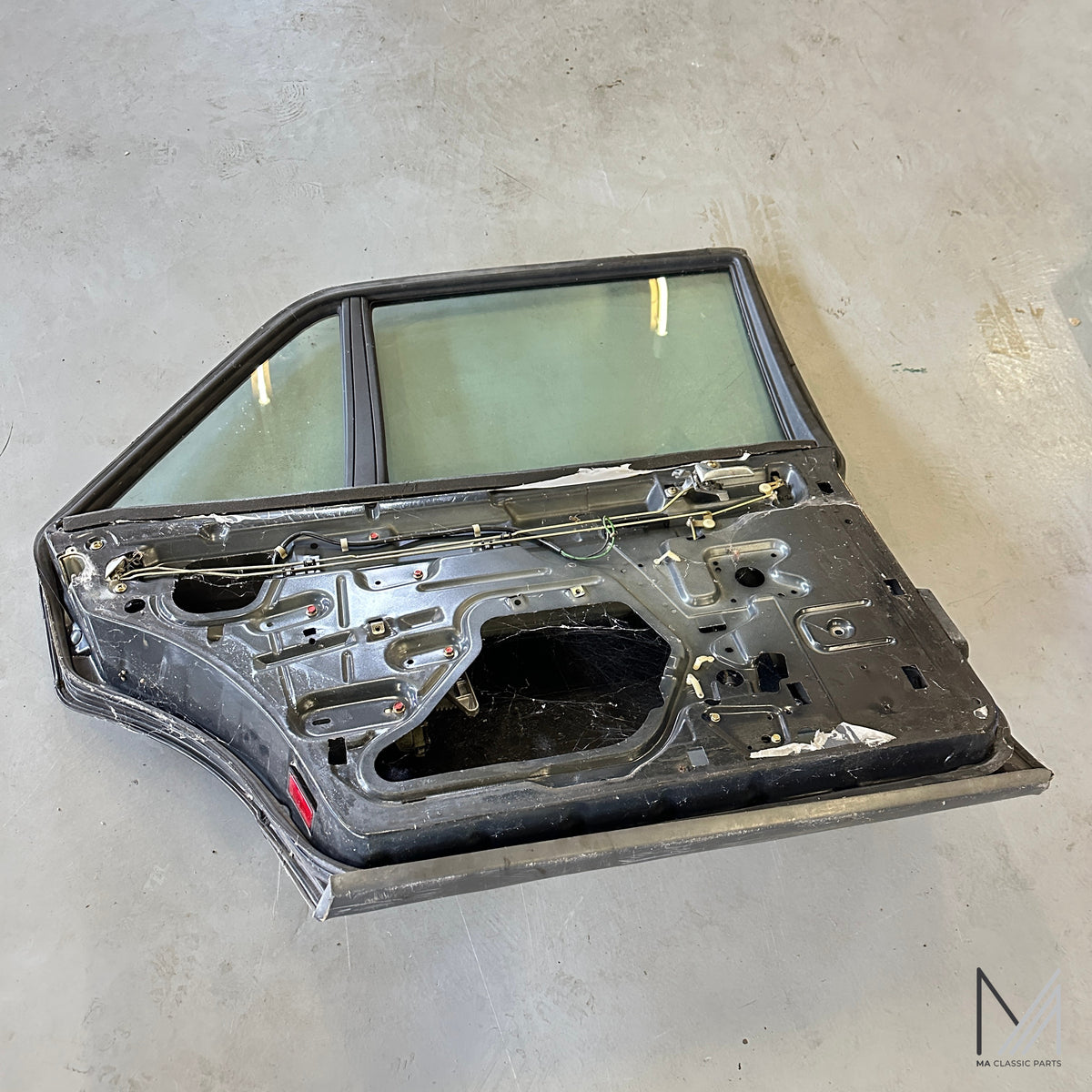 Mercedes-Benz W126 Tür hinten links Limousine anthrazit mit Scheiben – Ansicht 4