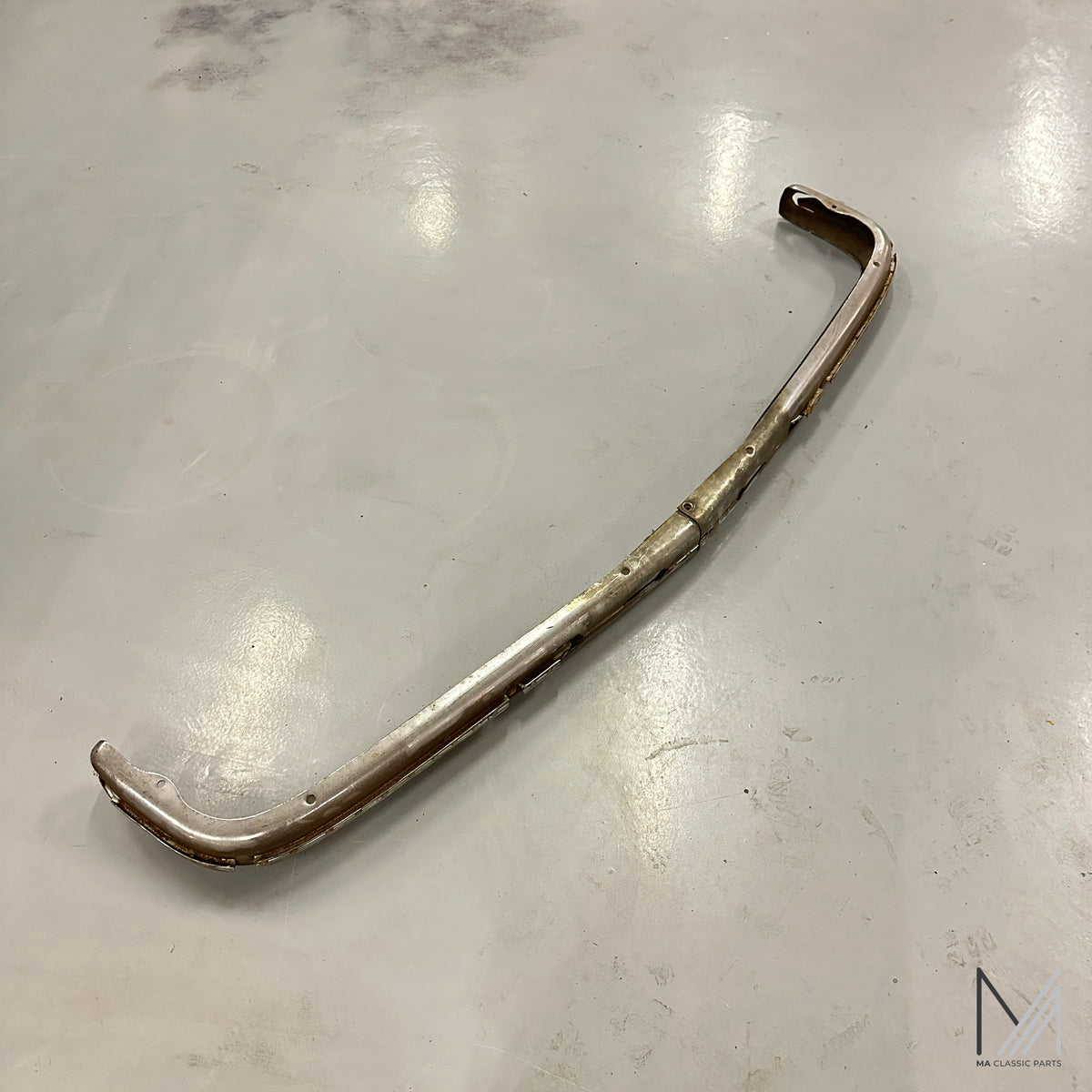 Mercedes-Benz W114 W115 /8 Stoßstange Chrom gebraucht