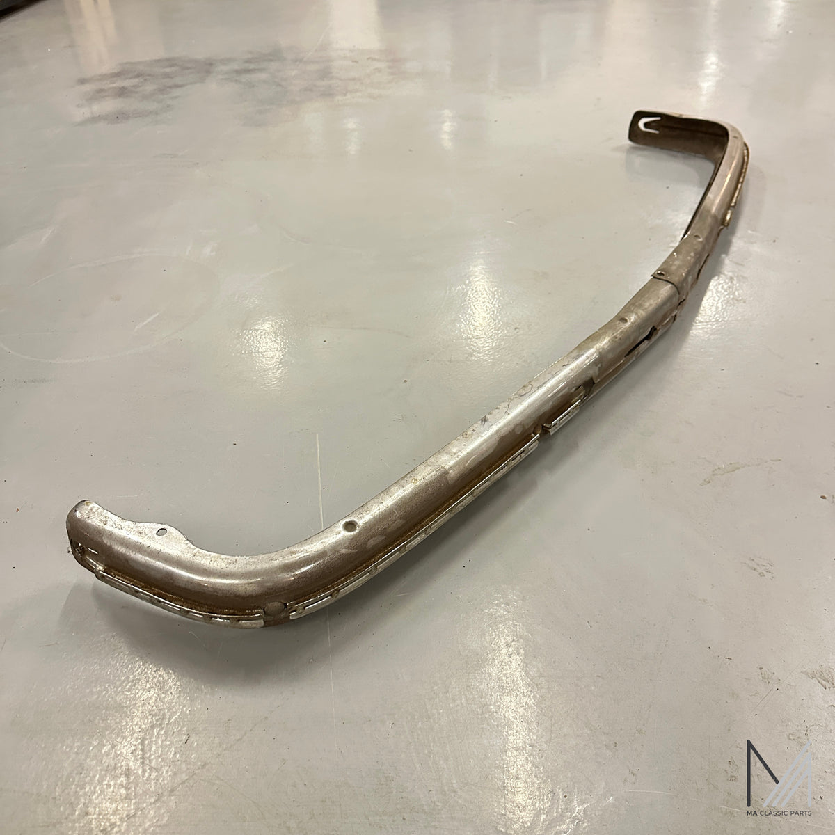 Mercedes-Benz W114 W115 /8 Stoßstange Chrom gebraucht – Ansicht 2