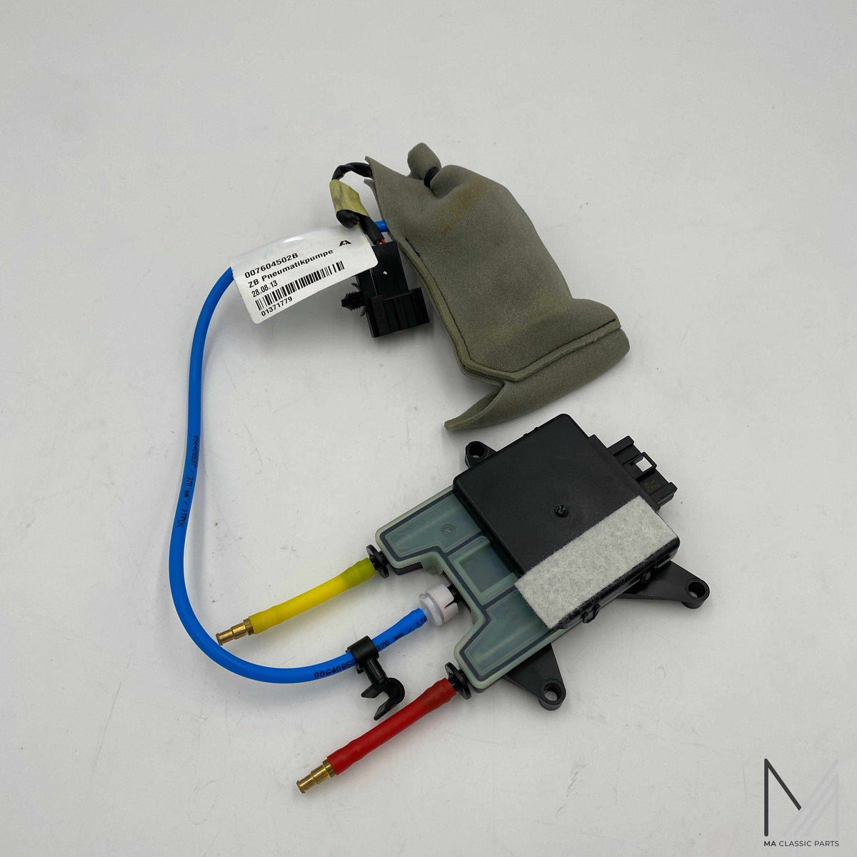 Mercedes-Benz Ersatzteilekasten Sitz A0005802810 NOS