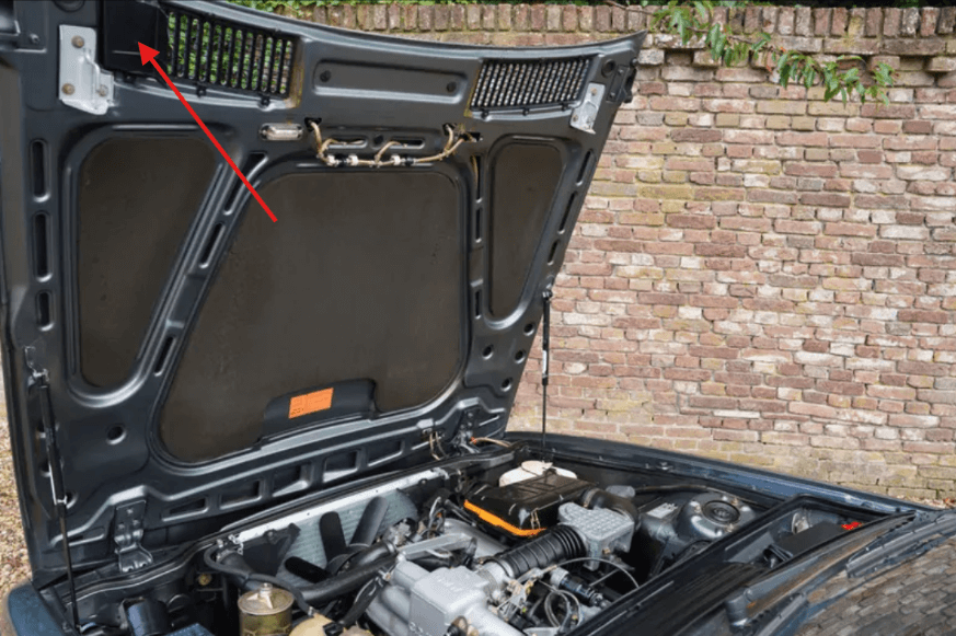 BMW Wasserablauf-Abdeckung unter Lüftungsgitter Motorhaube E24 NEU – Ansicht 4