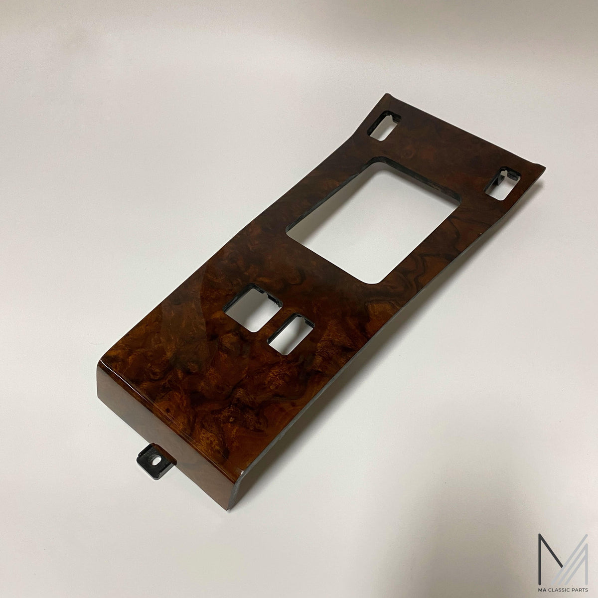 Mercedes-Benz W124 Wurzelholz Schaltbrett (4 Ausfräsungen) – Ansicht 2